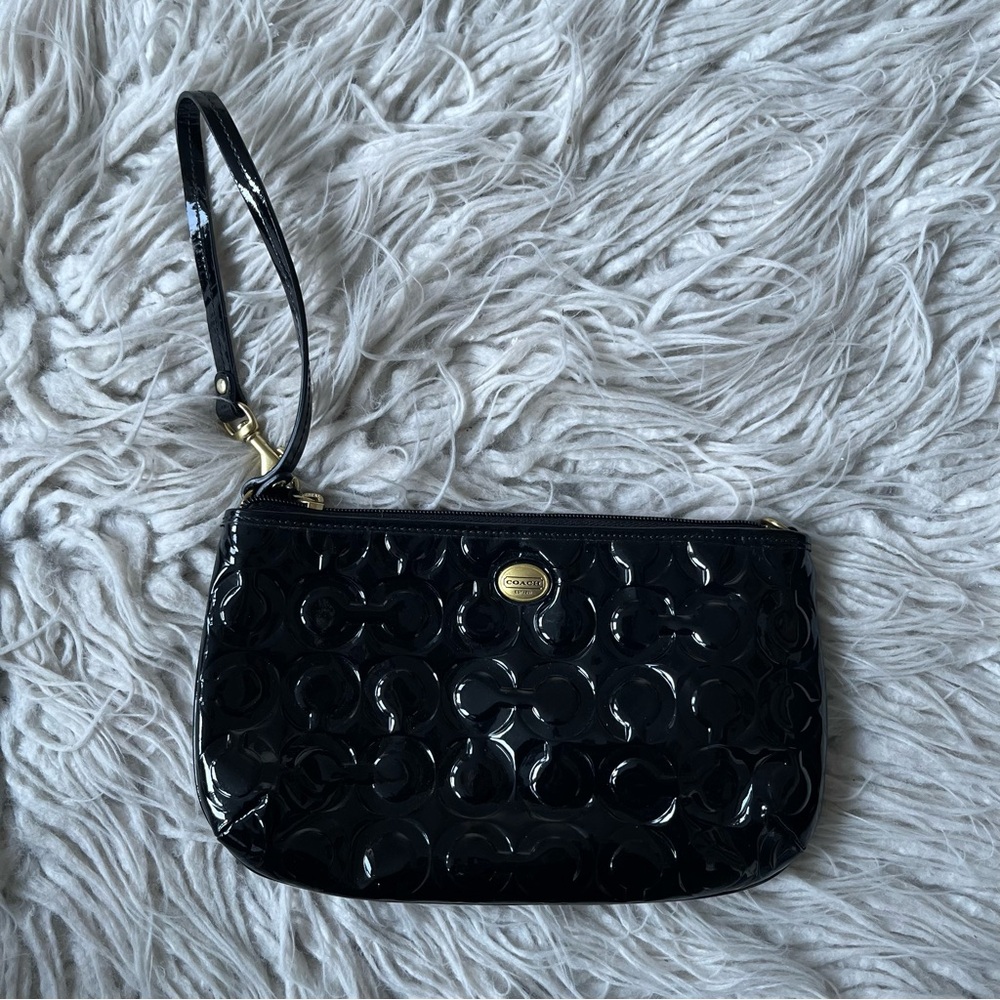 Coach Peyton Monogram Puff Embossed Black Patent Leather Go-Go Wristlet Bag EUC